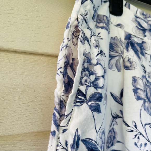 Cynthia Rowley 100% Linen Blue and White Floral Cuffed Shorts Size 12 - Picture 8 of 9